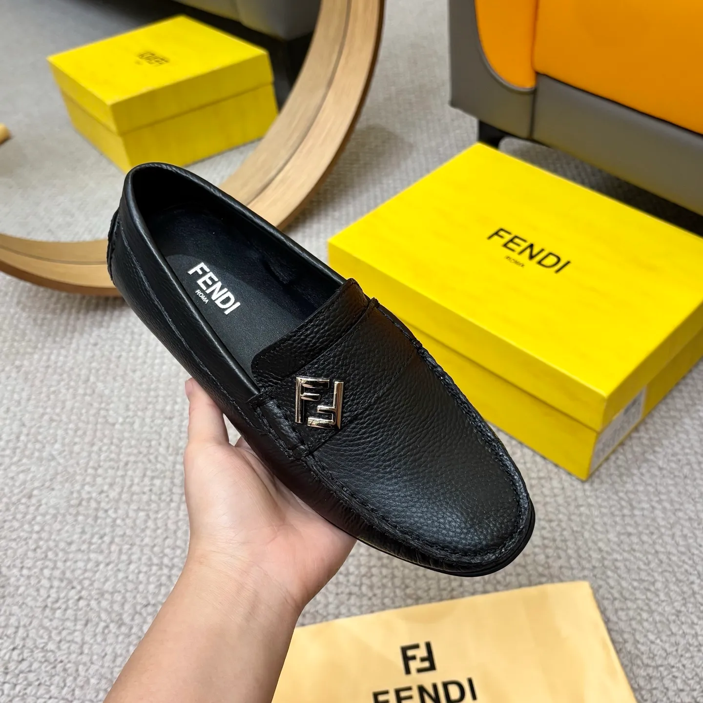 Men's shoes 💰420 [FENDI Fendi] 2⃣️0⃣️2⃣️5️⃣New Milan men's fashion lazy catwalk style ✅ fashionable casual beanie shoes, imported calfskin fabric, super smooth texture, sweat-absorbent and breathable, (sheepskin lining). Metal LOGO on the shoe body, Medusa avatar, irregular avatar, high-end craftsmanship logo✅ French Loft set foot design style 👟Low-key and elegant, great on-foot effect... Men's shoe size: 38-46 (4-12)
